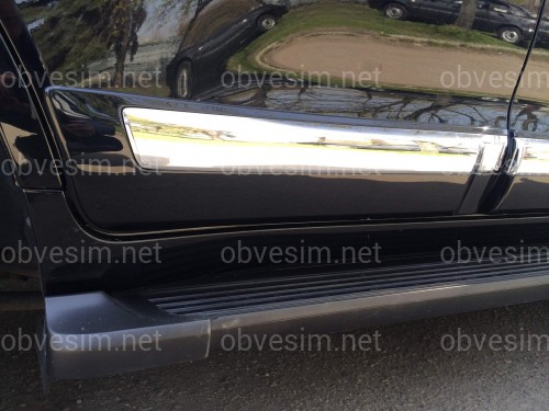 Молдинги на двери Toyota Land Cruiser 200 2007-2015 рестайлинг 2012, цвет черный 202 (широкие 15см)