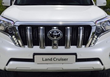 Решетка радиатора ПОД КАМЕРУ Toyota Land Cruiser Prado 150 рестайлинг 2013-2017