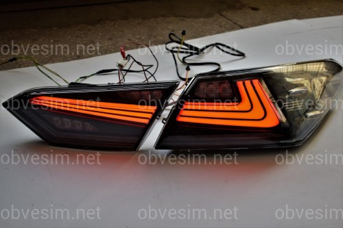 Задние диодные фонари Toyota Camry 70 2018- дымчатые