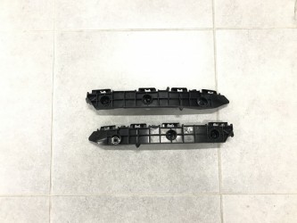 Крепеж переднего бампера 5211660220 / 5211560180 Lexus LX 570 2008-2015 пластик 2 шт.