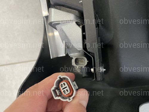 Пороги OEM Toyota Land Cruiser 200 2007-2021 / Lexus LX 570 2007-2015 с подсветкой в стиле Lexus (цвет черный)