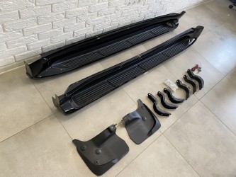 Пороги OEM Toyota Land Cruiser 200 2007-2021 / Lexus LX 570 2007-2015 с подсветкой в стиле Lexus (цвет черный)