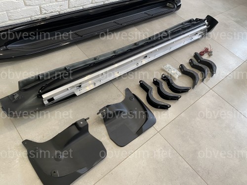 Пороги OEM Toyota Land Cruiser 200 2007-2021 / Lexus LX 570 2007-2015 с подсветкой в стиле Lexus (цвет черный)