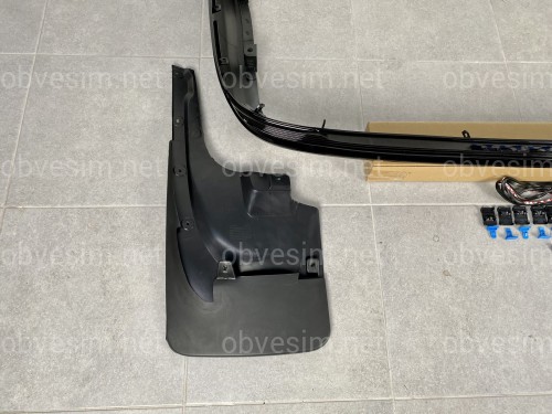 Обвес юбка заднего бампера Executive Lounge Toyota Land Cruiser 200 2015-2021 стиль 2019 / 2021 черный цвет