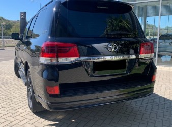 Обвес юбка заднего бампера Executive Lounge Toyota Land Cruiser 200 2015-2021 стиль 2019 / 2021 черный цвет