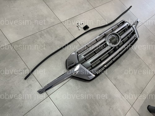 Решетка радиатора с ресницами Toyota Land Cruiser 200 2016+ СЕРАЯ