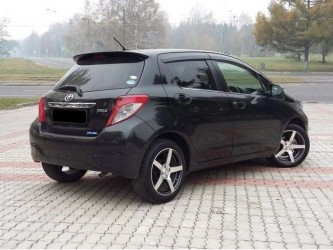 Спойлер козырек на крышку багажника Toyota Yaris 2011-2015 ABS пластик под покраску