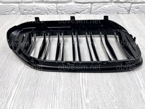 Решетка радиатора ноздри стиль M5 BMW series G30 / G31 2017-2020 черный глянец 2шт.
