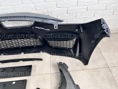 Передний бампер M3 стиль BMW 3 Series F30 F31 2012-2018 (под омыватели / с отверстиями под парктроники)