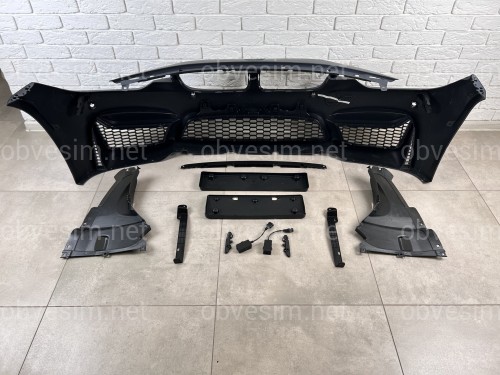 Передний бампер M3 стиль BMW 3 Series F30 F31 2012-2018 (под омыватели / с отверстиями под парктроники)