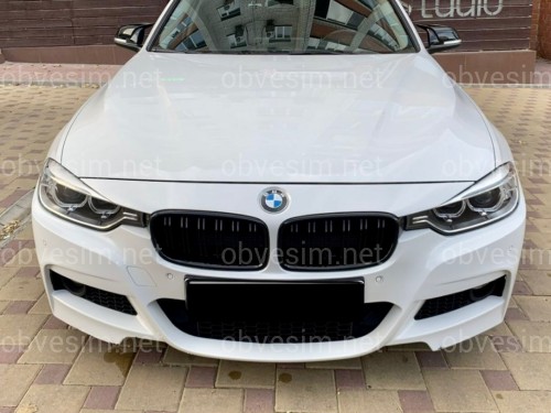 Решетка радиатора ноздри M3 стиль BMW 3 series F30 F31 черный глянец 2шт.