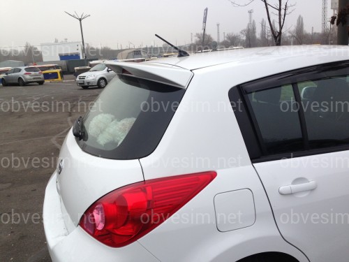 Спойлер козырек Nissan Tiida 2006-2013 ABS пластик под покраску