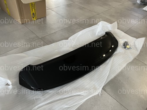 Спойлер козырек Toyota Land Cruiser 200 2007-2015 ABS пластик в черном цвете
