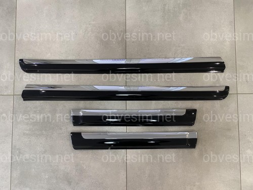 Молдинги на двери Toyota Land Cruiser Prado 150 / Lexus GX 460  цвет черный