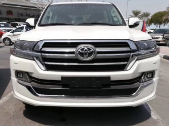 Решетка радиатора дизайн 2019 для Toyota Land Cruiser 200 2015-2021