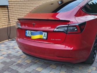 Спойлер лип багажника Tesla model 3 2017- ABS пластик, цвет черный глянец