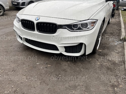 Передний бампер M3 стиль BMW 3 Series F30 F31 2012-2018 (под омыватели / с отверстиями под парктроники)