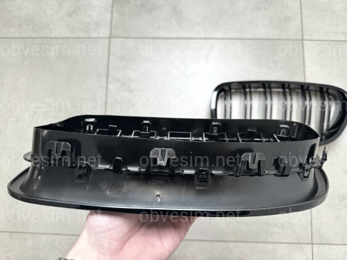 Решетка радиатора ноздри M5 стиль BMW 5 series F10 F11, черный глянец 2шт.