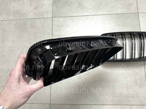 Решетка радиатора ноздри M5 стиль BMW 5 series F10 F11, черный глянец 2шт.