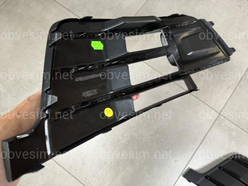 Решетки бампера S-Line ПОД РАДАРЫ Audi Q7 4M 2015-2019 черные 2шт, левая 4M0 807 681 / правая 4M0 807 682