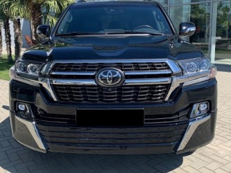 Обвес юбка переднего бампера Executive Lounge Toyota Land Cruiser 200 стиль 2021 цвет черный