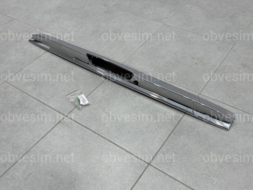 Хром накладка на заднюю дверь FJ Cruiser 2006-2022