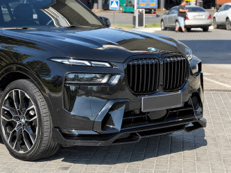 Накладка переднего бампера BMW X7 G07 2023+, черный глянец