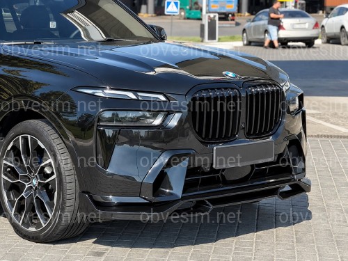 Накладка переднего бампера BMW X7 G07 2023+, черный глянец