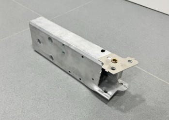 Кронштейн усилителя переднего бампера правый 51117266192 для BMW 1series F20 / 3series F30