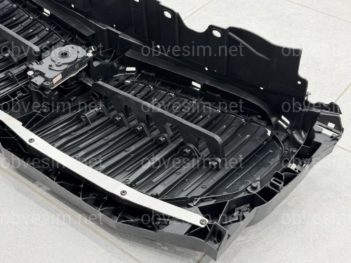 Центральные жалюзи с моторчиком СЕРЫЕ 51749465527 для BMW X5 G05 2019-2022