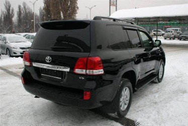 Спойлер козырек Toyota Land Cruiser 200 2007-2015 ABS пластик в черном цвете
