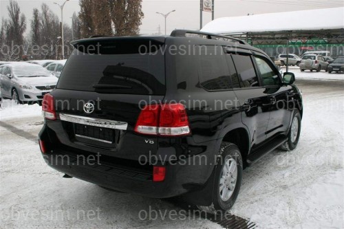 Спойлер козырек Toyota Land Cruiser 200 2007-2015 ABS пластик в черном цвете