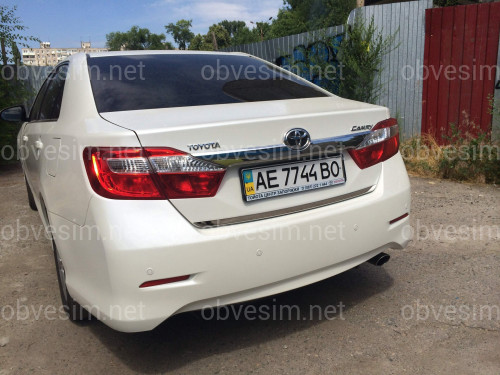 Хром накладка на кромку багажника Toyota Camry 50 2011-2015 (нержавеющая сталь)