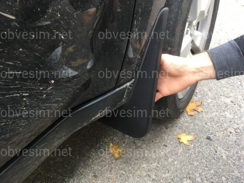 Бризковики передні Mitsubishi Outlander XL 2007-2012 під вузький поріг комплект 2 шт