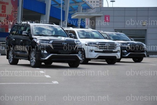 Обвіс спідниця переднього бампера Executive Toyota Land Cruiser 200 2016 колір чорний