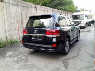 Спойлер козирок Toyota Land Cruiser 200 2016+ ABS пластик у чорному кольорі