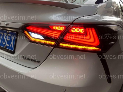 Задні діодні ліхтарі Toyota Camry 70 2018 - димчасті