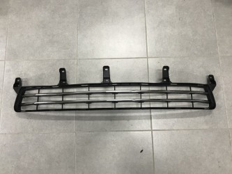 Решетка бампера (не F-Sport) Lexus LX 570 2012-2015