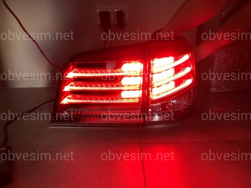 Задні ліхтарі рестайлінг Lexus LX 570 2012-2015 червоно-білі (комплект 4шт.)