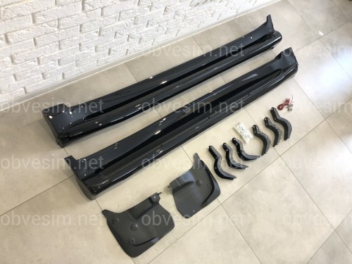 Пороги ОЕМ Toyota Land Cruiser 200 2007-2021 / Lexus LX 570 2007-2015 з підсвічуванням в стилі Lexus (колір чорний)