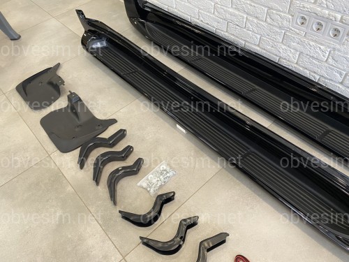 Пороги ОЕМ Toyota Land Cruiser 200 2007-2021 / Lexus LX 570 2007-2015 з підсвічуванням в стилі Lexus (колір чорний)