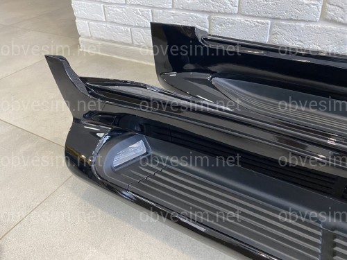 Пороги ОЕМ Toyota Land Cruiser 200 2007-2021 / Lexus LX 570 2007-2015 з підсвічуванням в стилі Lexus (колір чорний)