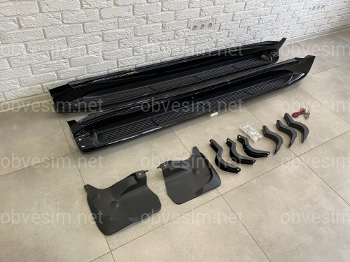 Пороги ОЕМ Toyota Land Cruiser 200 2007-2021 / Lexus LX 570 2007-2015 з підсвічуванням в стилі Lexus (колір чорний)