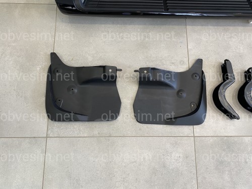Пороги ОЕМ Toyota Land Cruiser 200 2007-2021 / Lexus LX 570 2007-2015 з підсвічуванням в стилі Lexus (колір чорний)