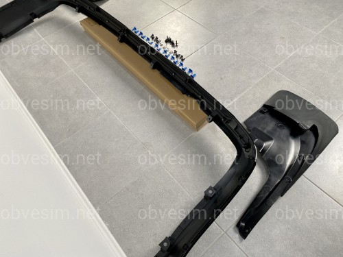 Обвіс спідниця заднього бампера Executive Lounge Toyota Land Cruiser 200 2015-2021 стиль 2019 / 2021 чорний колір