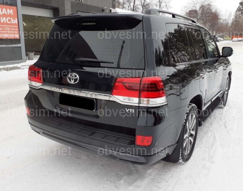 Обвіс спідниця заднього бампера Executive Toyota Land Cruiser 200 стиль 2016 колір чорний з сірим