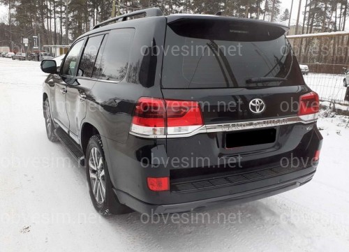 Обвіс спідниця заднього бампера Executive Toyota Land Cruiser 200 стиль 2016 колір чорний з сірим