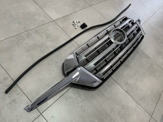 Решітка радіатора з віями Toyota Land Cruiser 200 2016+ СІРА
