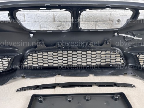 Передній бампер M3 стиль BMW 3 Series F30 F31 2012-2018 (під омивачі / з отворами під парктроніки)