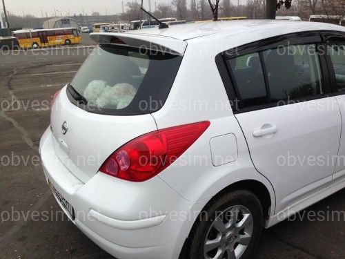 Спойлер козирок Nissan Tiida 2006-2013 ABS пластик під фарбування
